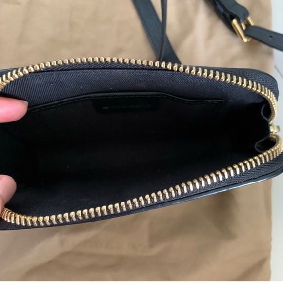 BURBERRY cross-body / belt bag. - Picture 8 of 12